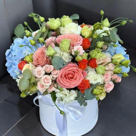 Buyuleyici Renklerde Kutulu Çiçek Aranjmanı