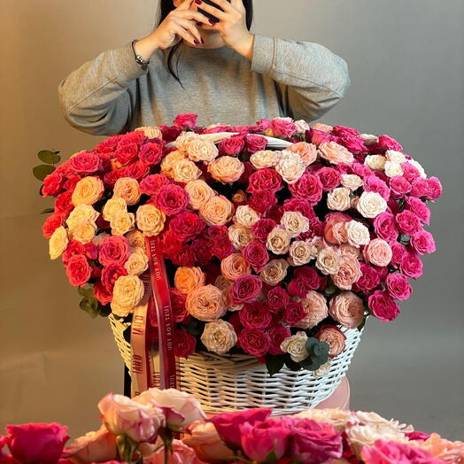 Sepette karışık çalı gülleri