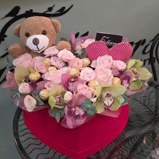 Kalp Kutuda çiçekler