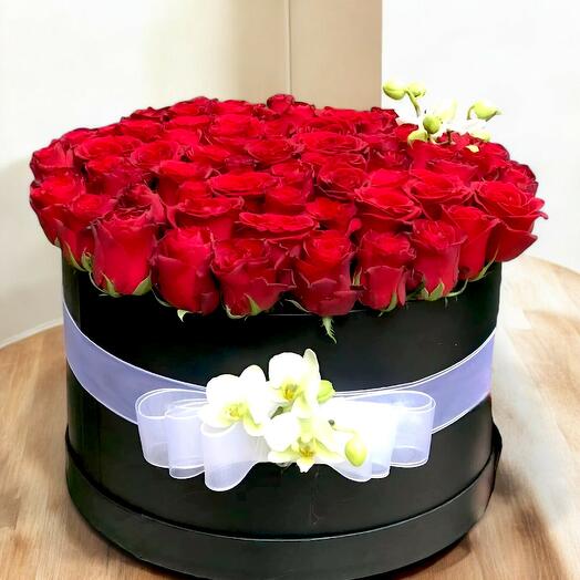 50 Kırmızı Gulle Şık ve Zarif Kutuda Özel Aranjman