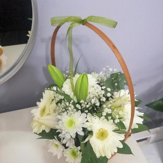 Çiçek sepeti beyaz sevda