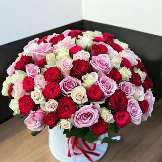 Beyaz kutuda karışık 101 gul