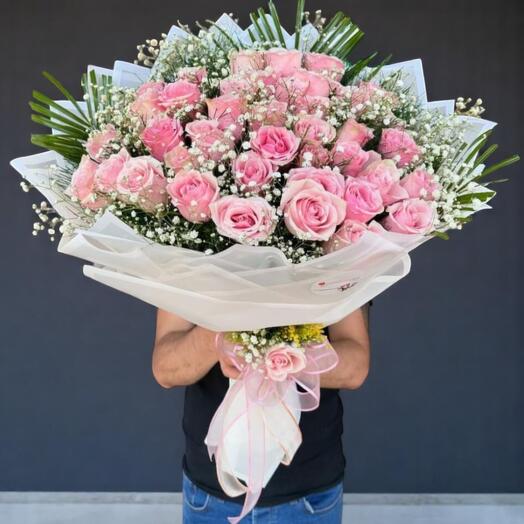 Pembe İthal Gul Buketi – Zarafetin ve Romantizmin Buluşması