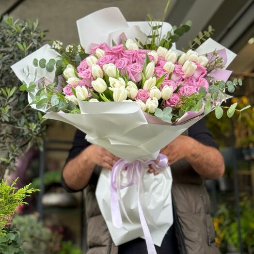 Beyaz Laleler ve Pembe Guller