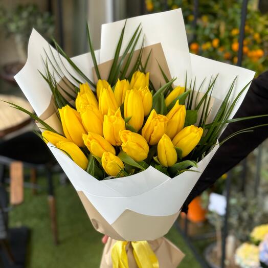 Sarı Laleler Sıcak Sevgi