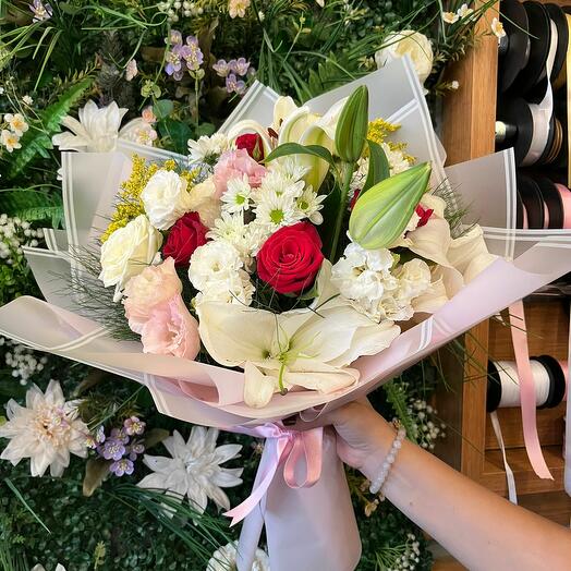 LİLYUM BEYAZ KIRMIZI GÜL BUKETİ