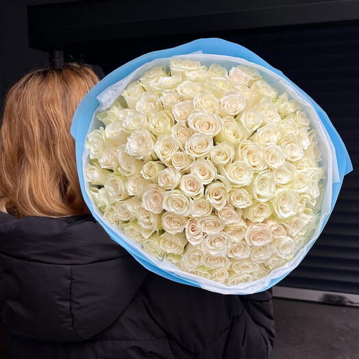 Beyaz gullerle şık