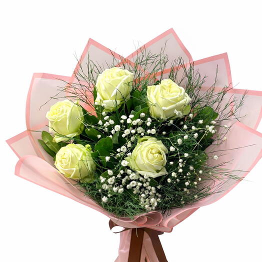 Букет из 5 белых роз – изящный и стильный дизайн