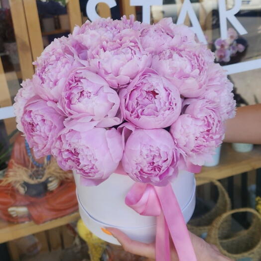 Şapka kutusunda şakayıklar