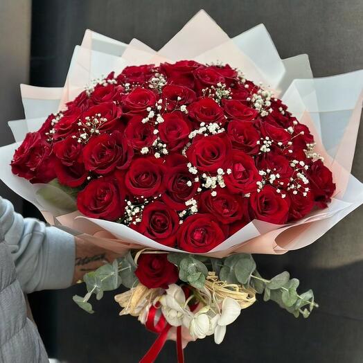 Kırmızı Gul Buketi – Aşkın ve Tutkunun Simgesi