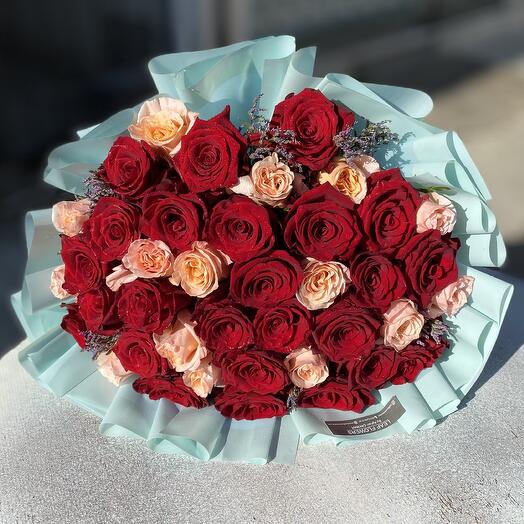 Kırmızı ve somon  gul buketi