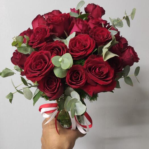 Vazoda 25 premium gul kırmızı gul demet