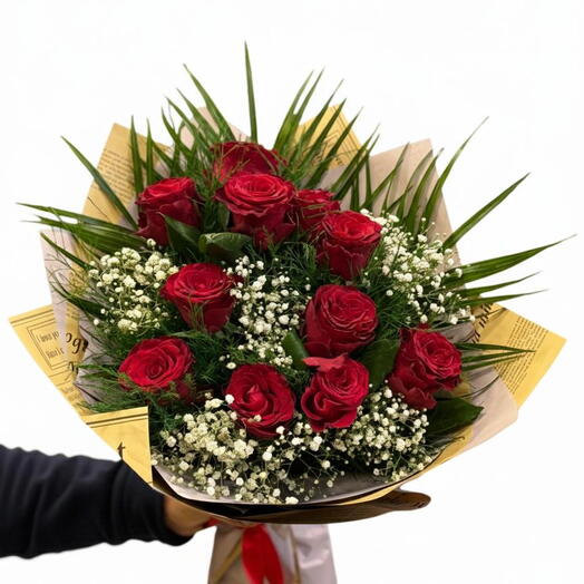 Стильный букет из 11 красных роз