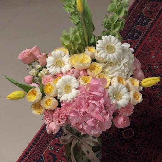 Vazoda Sarı   Pembe Gul Demeti