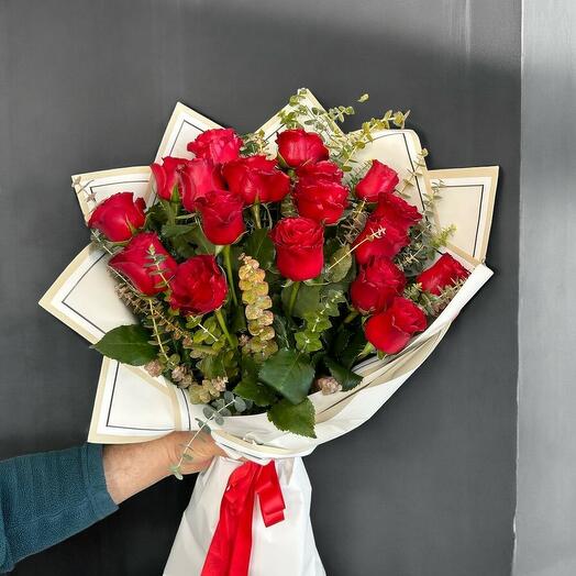 20 li Kırmızı Gul ve Okaliptus Buketi