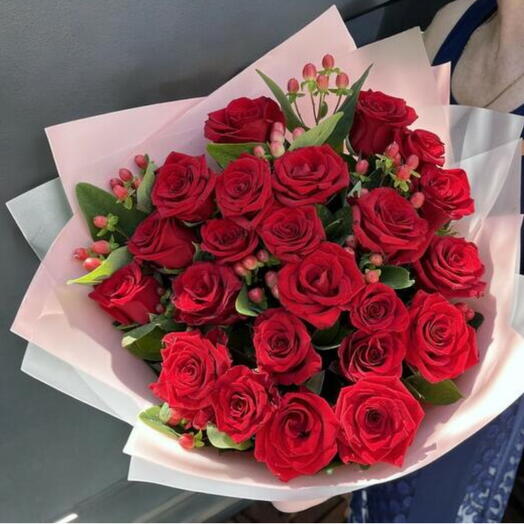 Lujo red roses bouquet