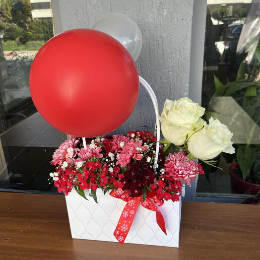 Kutuda çiçekler ve aşk