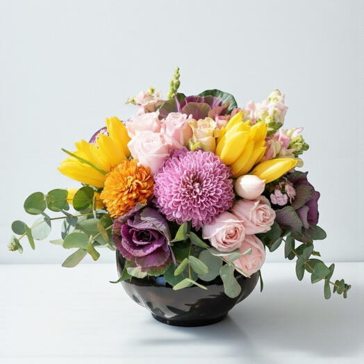 Vazoda renkli çiçekler