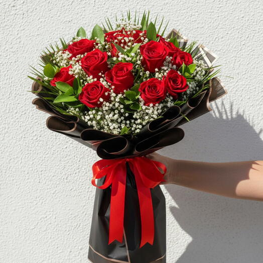 Siyah Ambalaj Kağıdında 15 Kırmızı Gul Buketi