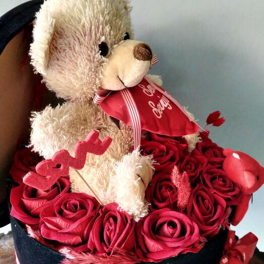 Kırmızı Guller ve Peluş Ayıcık Kutusu