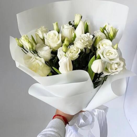 Beyaz Guzellik Buketi - Gul, Lisyantus ve Lale Şoleni