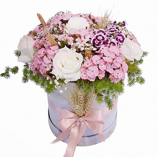 Kutuda çiçekler karisik