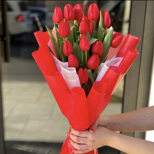 Kırmızı lale buketi