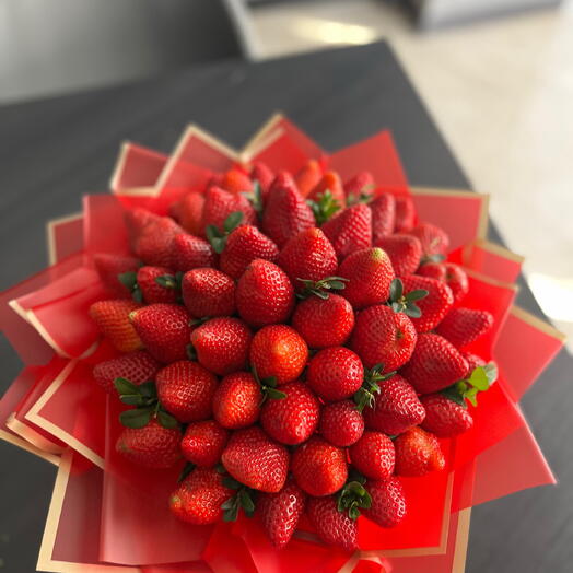 Classic Strawberry Bouquet