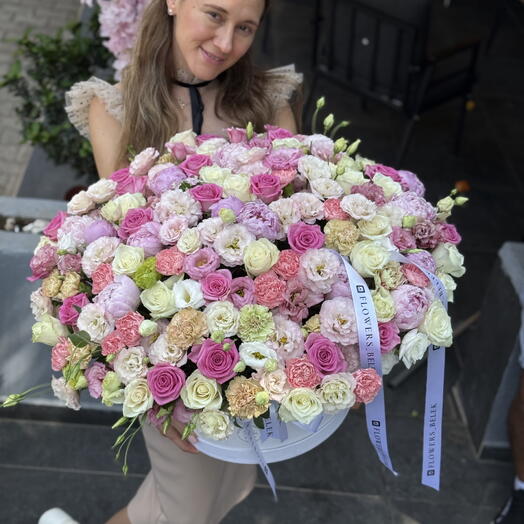 Gigantic Lovers Of bright