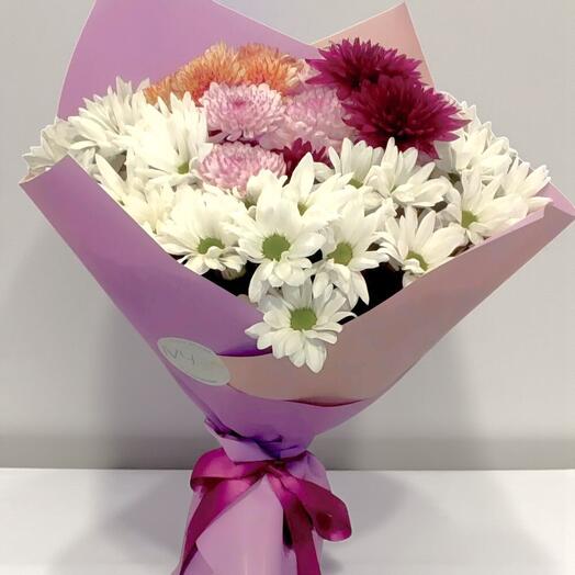 Renkli Papatya Buketi – Doğallığın ve Neşenin Simgesi