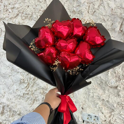 Heart-shaped balloon bouquet