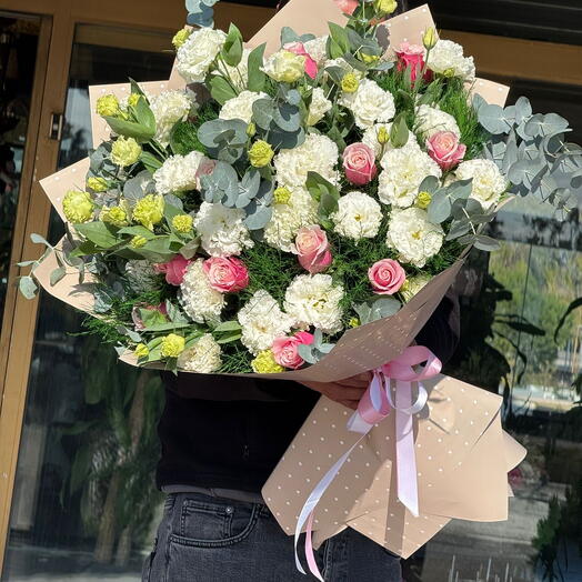 Eustomas ve Gul Buketi