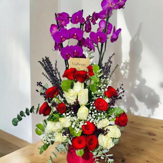 İç Mekan Bitkisi 3 Dal Mor Orkide ve Gullerle Hazırlanmış Zarif Aranjman