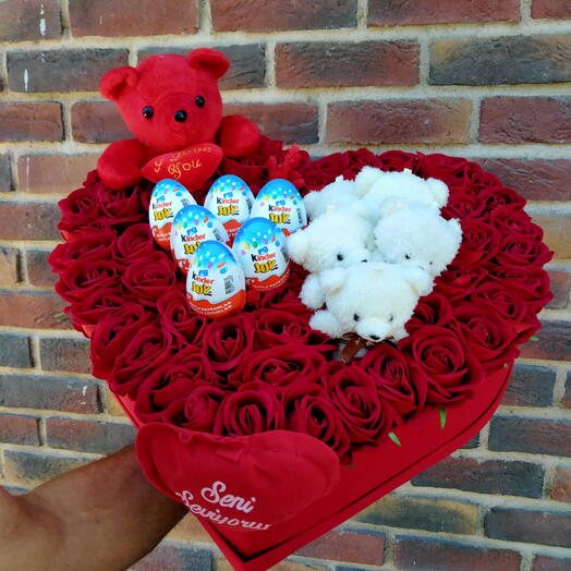 Kalpli Kutuda çiçek çikolata aranjman