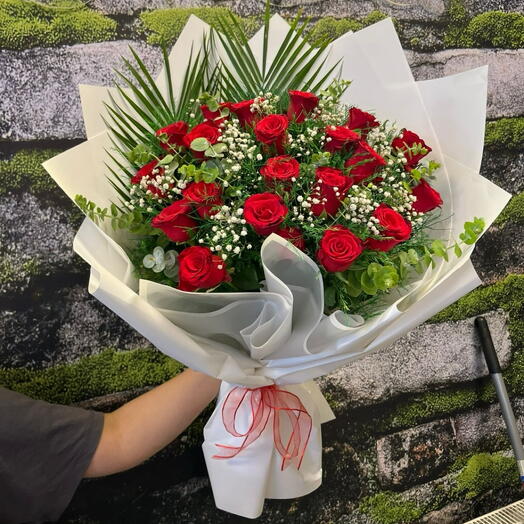 21 Li Beyaz Sarım Kırmızı Gul Buketi