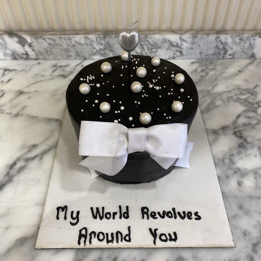 Siyah fiyonklu pasta