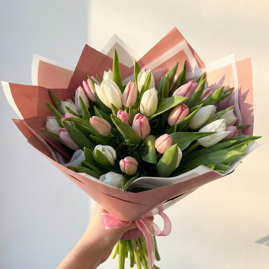 Pembe beyaz lale Buket i