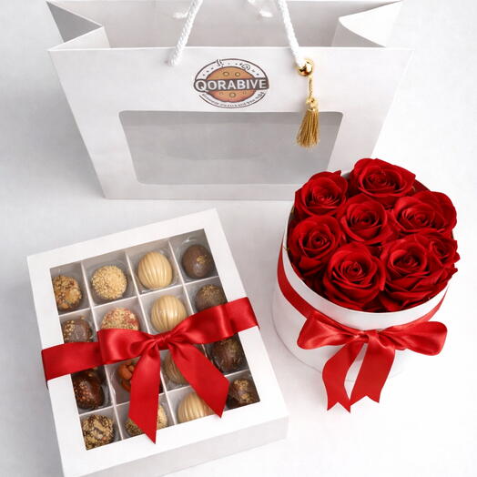 Kutuda kokulu yapay çiçekler ve ceviz kurabiye seti