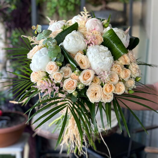 Beyaz Şakayık ve Somon Çardak Gul Buketi