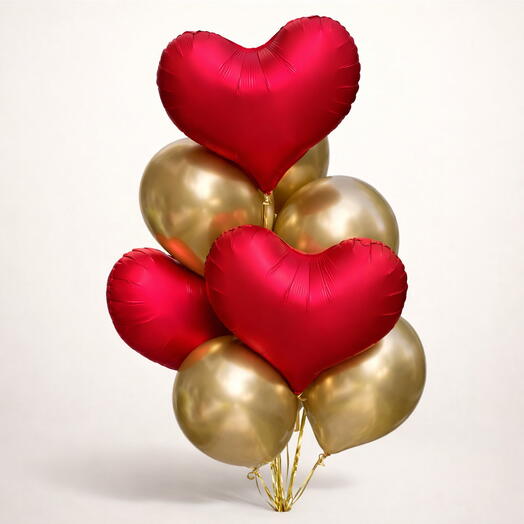 Стильный набор шаров с красными сердечками и в золотых тонах