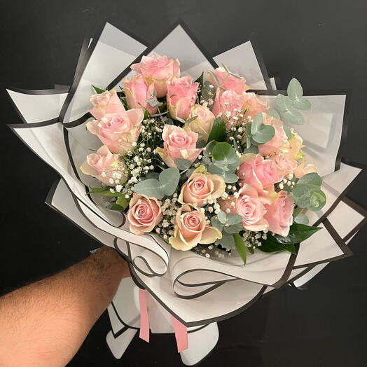 17 Pink Roses