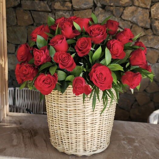 41 kırmızı gullu sepet