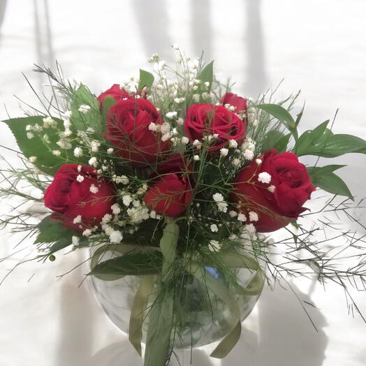 Vazoda 7 kırmızı gul