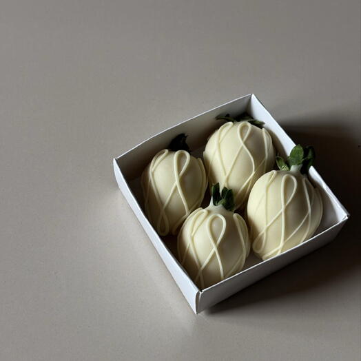Mini Strawberries in White Chocolate