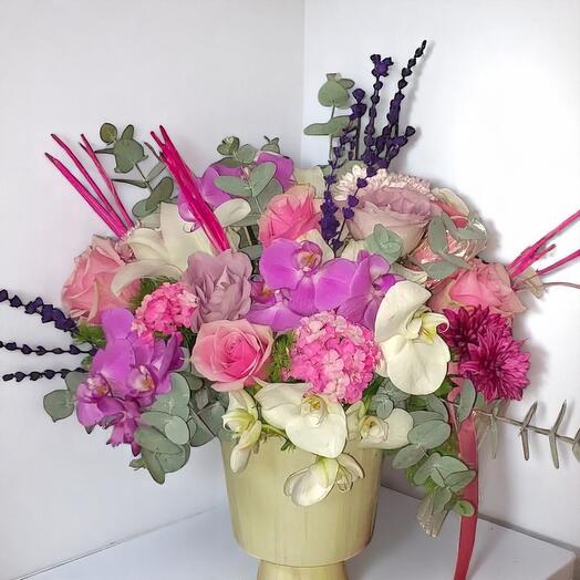 Ruya Bahçesi Aranjmanı – Orkide ve Gullerle Luks Dekoratif Vazo Çiçek Tasarımı