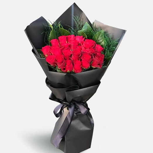 Siyah Ambalaj Kağıdında 19 Kırmızı Gul Buketi