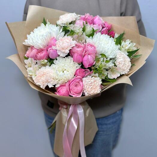 Pembe Guller ve Beyaz Krizantemlerden Oluşan Zarif Karışık Buket