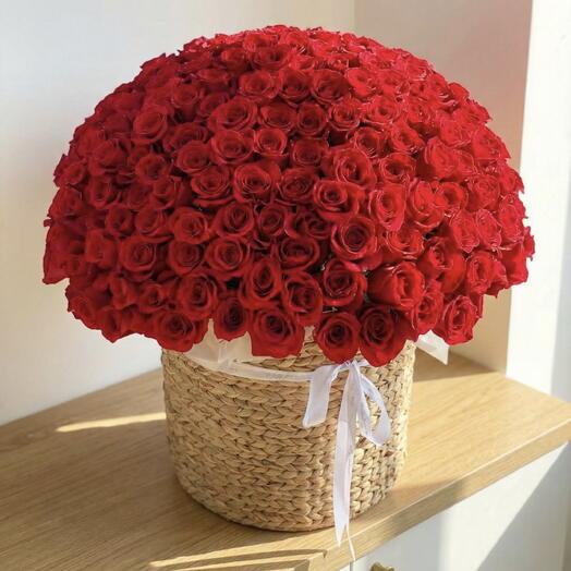 Aşkın En İddialı Hali: Dev Kırmızı Gul Sepeti