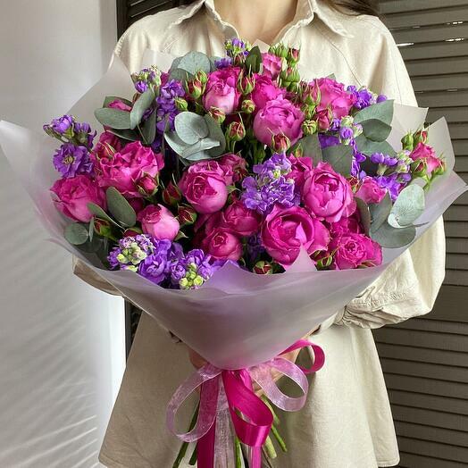 Buyuleyici Pembe Gul ve Matthiola Buketi