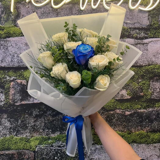 İthal Mavi Beyaz Gul Buketi